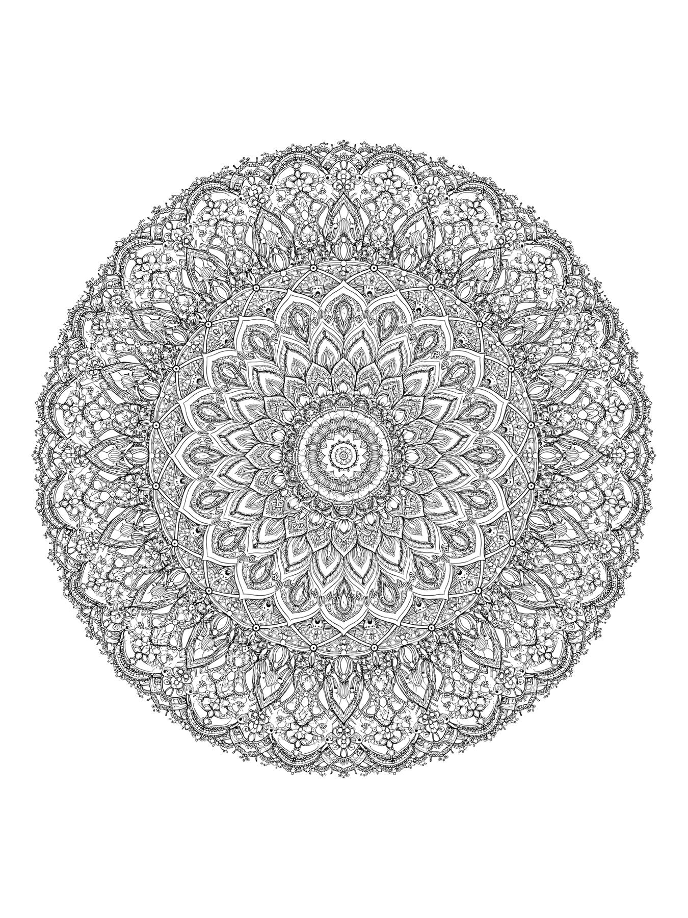 Desenho de mandala muito detalhada antiestresse para colorir